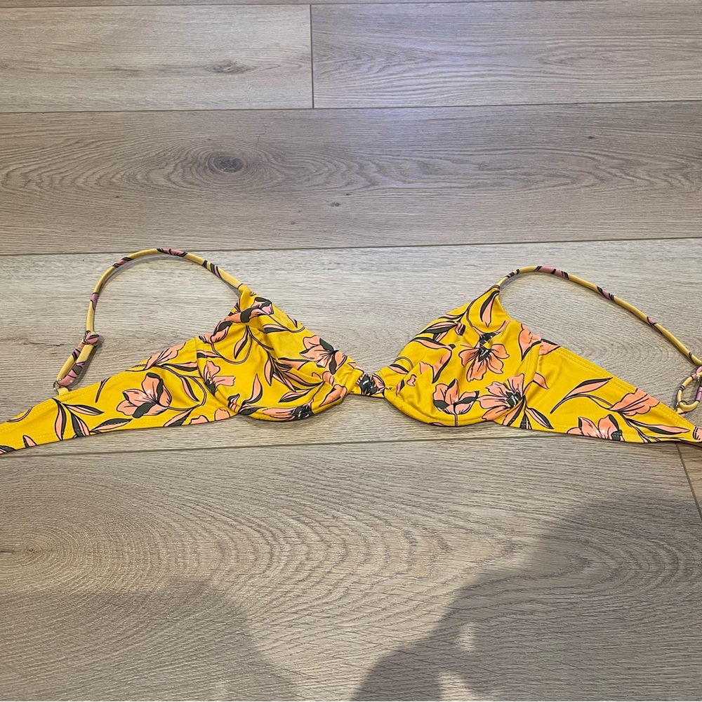 Lulu’s floral bikini top
